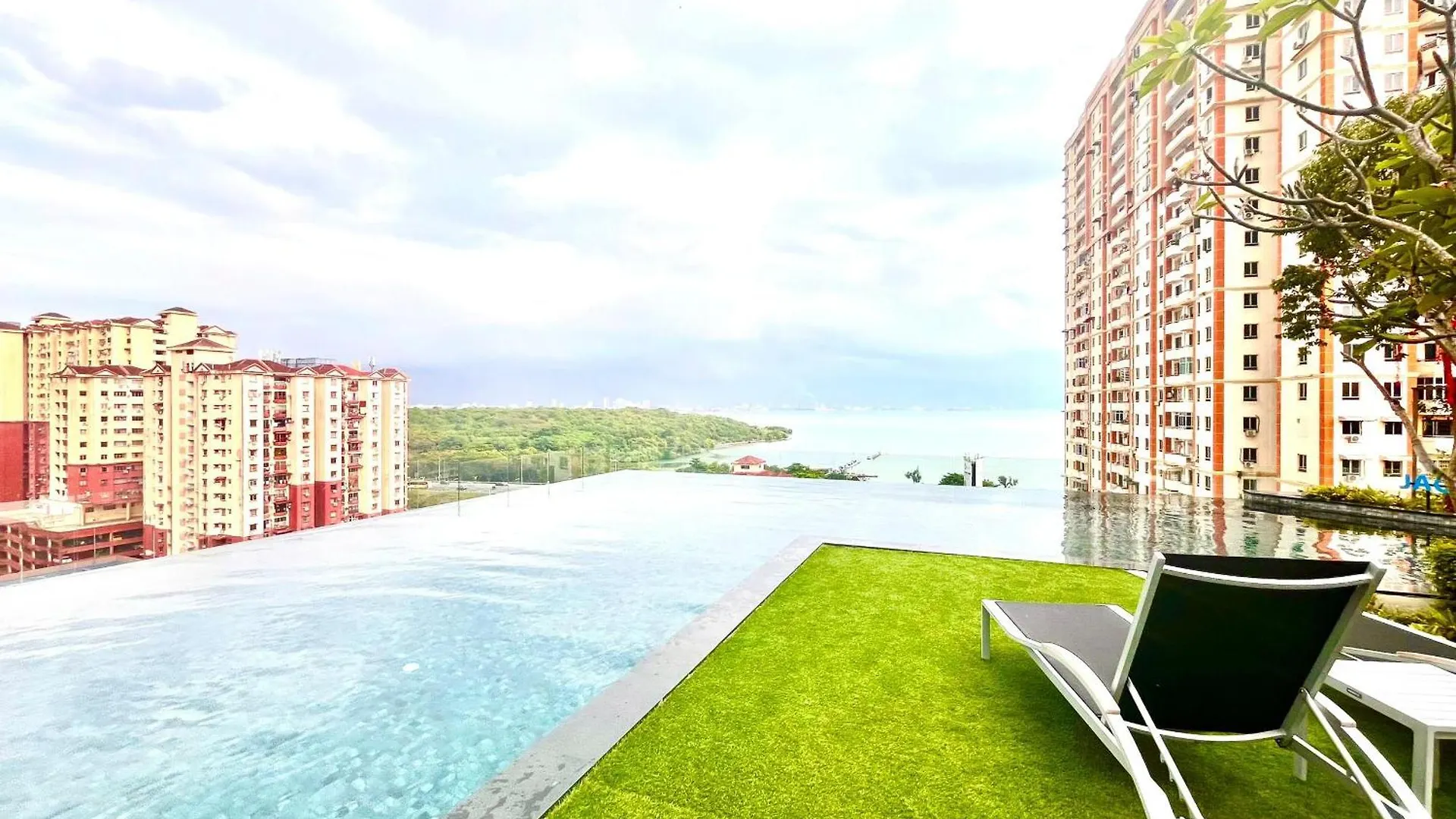 Georgetown Childroom Seaview & Cityview Infinity Pool With 2 Carpark Jelutong